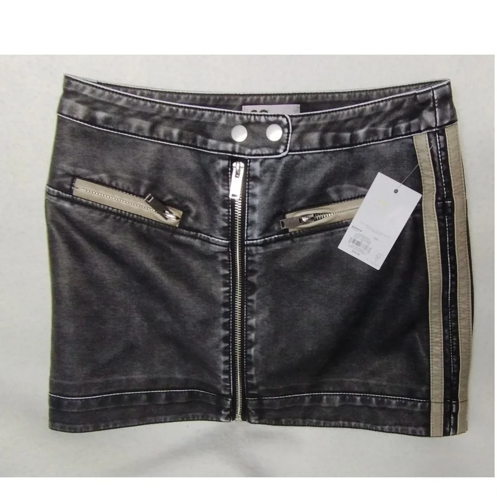 SO Faux Leather Mini Skirt Gray Wash Moto Zipper Accents Clubwear Party Jrs Sz1